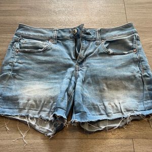 AMERICAN EAGLE DISTRESSED JEANS